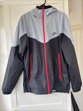 men’s nike rain jacket / windbreaker